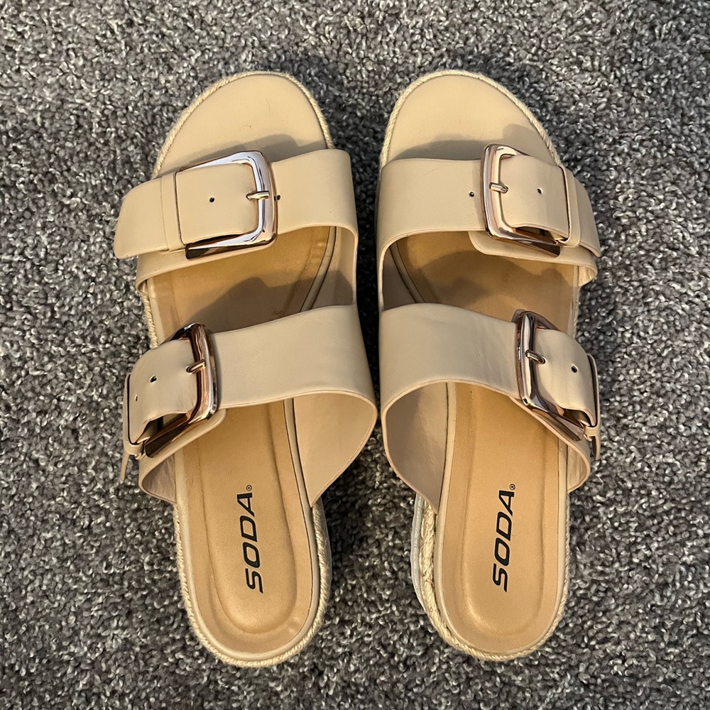 Buckle sandals